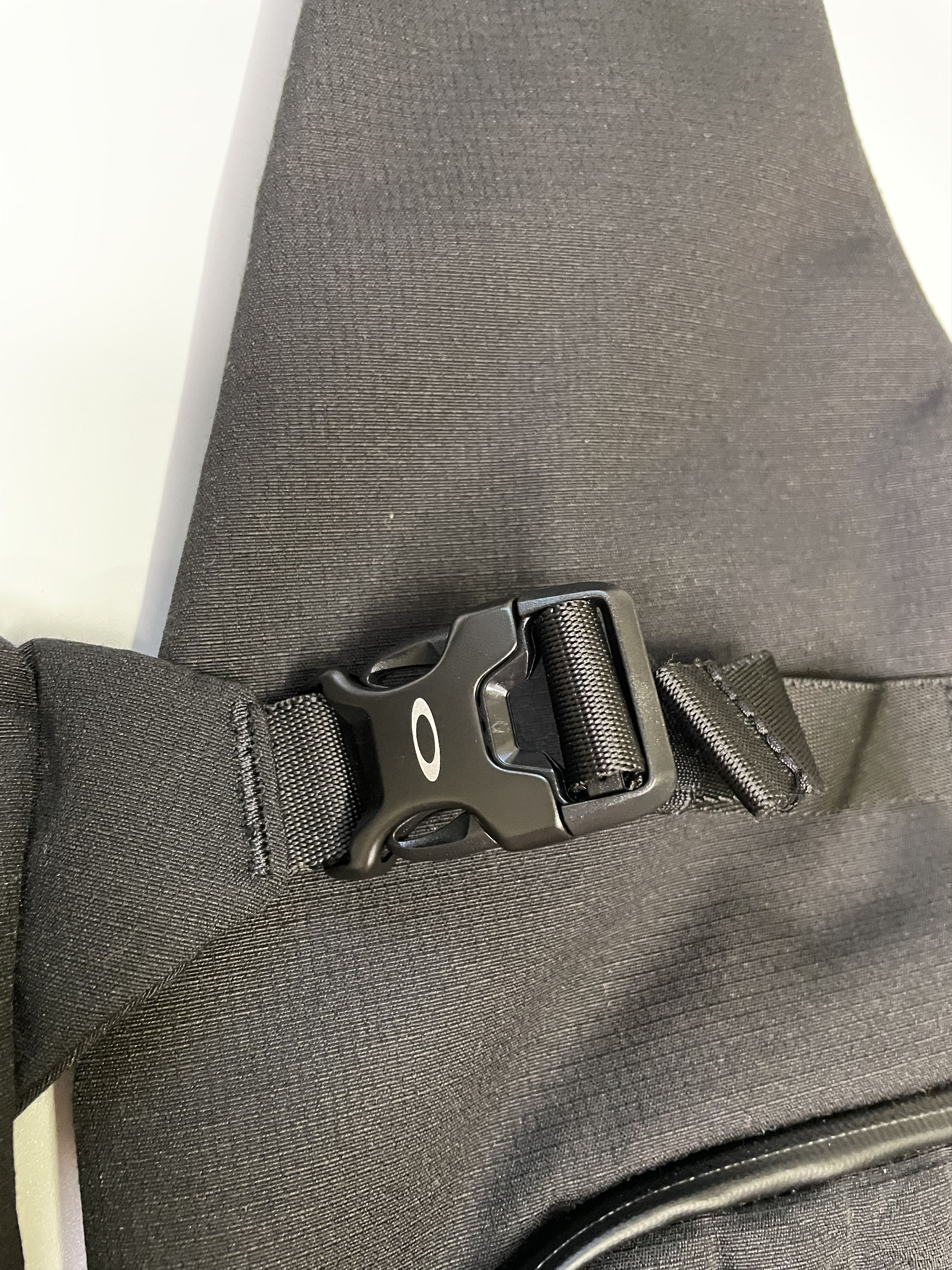 Oakley Oakley Body Bag Vest Bag (0463) Size US M / EU 48-50 / 2 - 4 Thumbnail