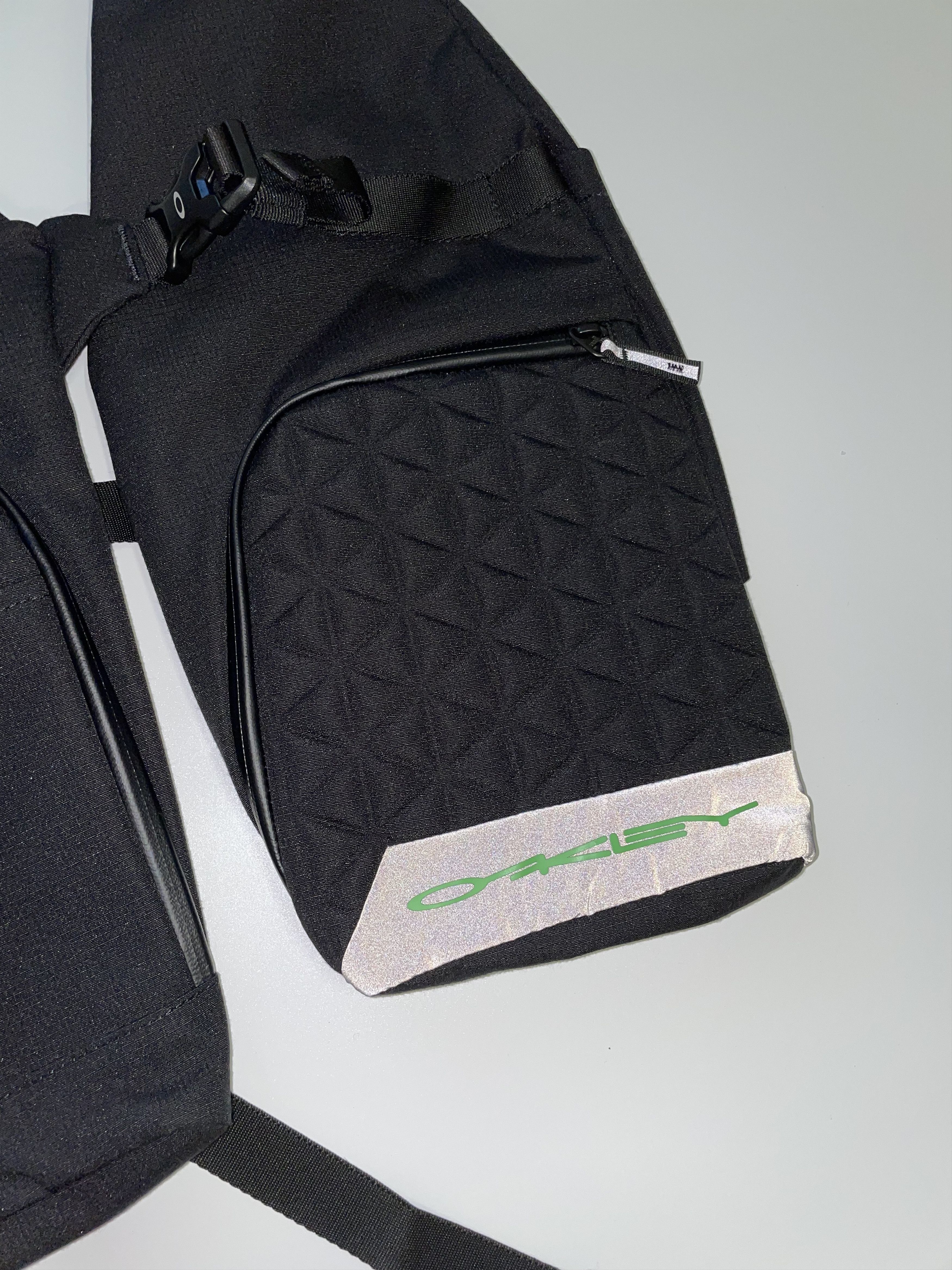 Oakley Oakley Body Bag Vest Bag (0463) Size US M / EU 48-50 / 2 - 10 Thumbnail