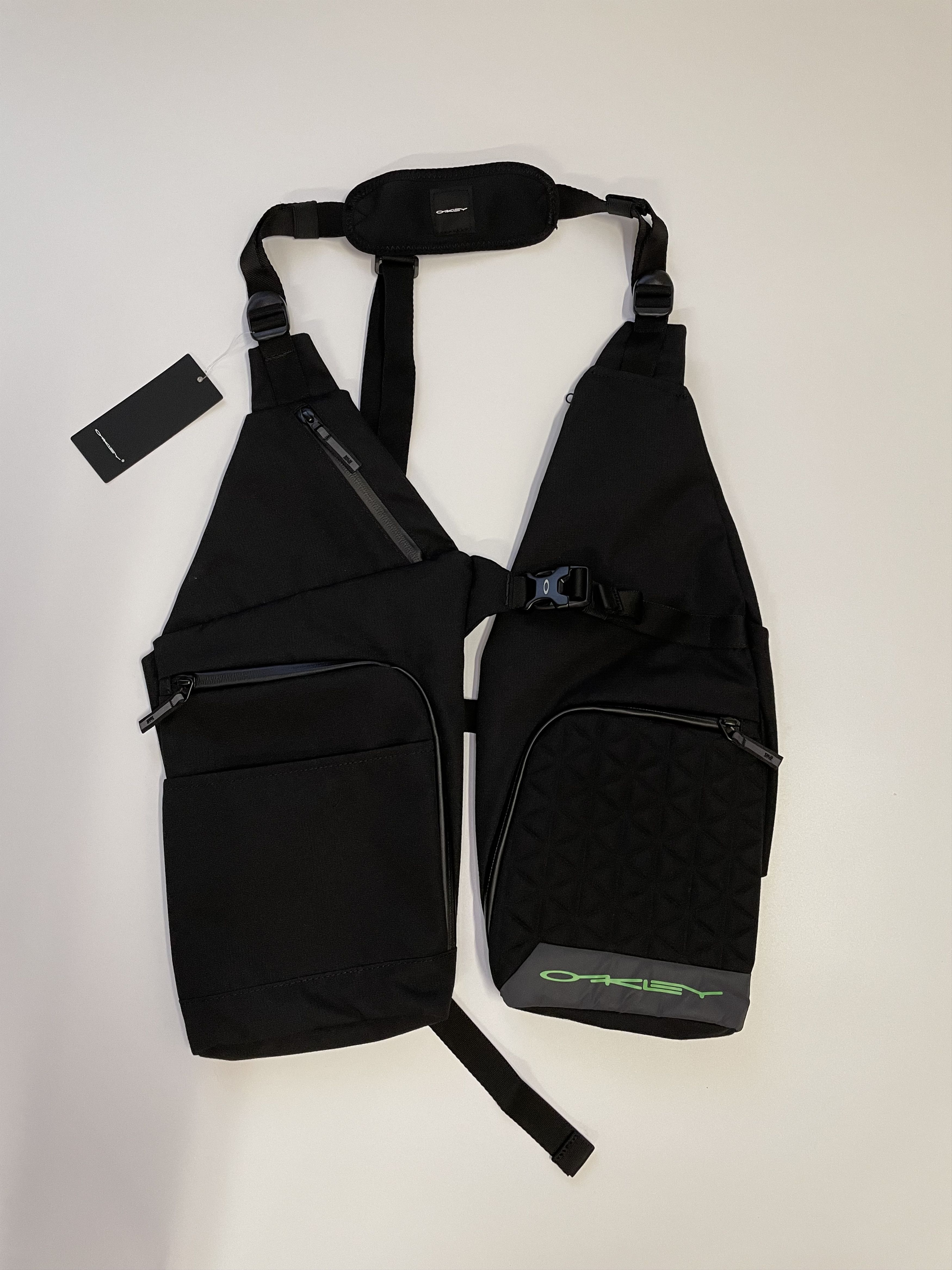 image of Oakley Body Bag Vest Bag (0463) in Black, Men's (Size Medium)