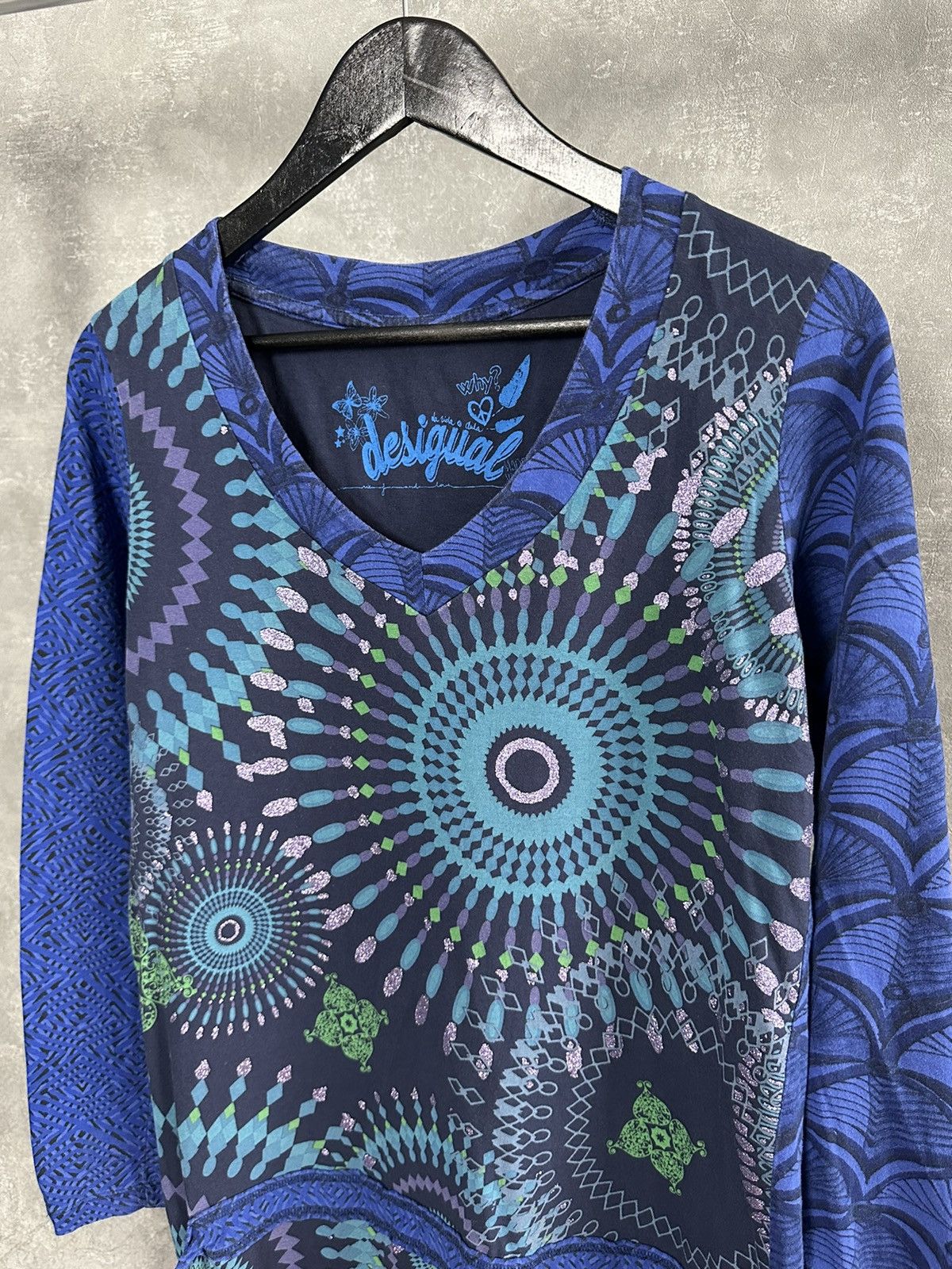 Desigual × Vintage Desigual Blue Printed Cotton V-neck Sweater Size M / US 6-8 / IT 42-44 - 2 Thumbnail