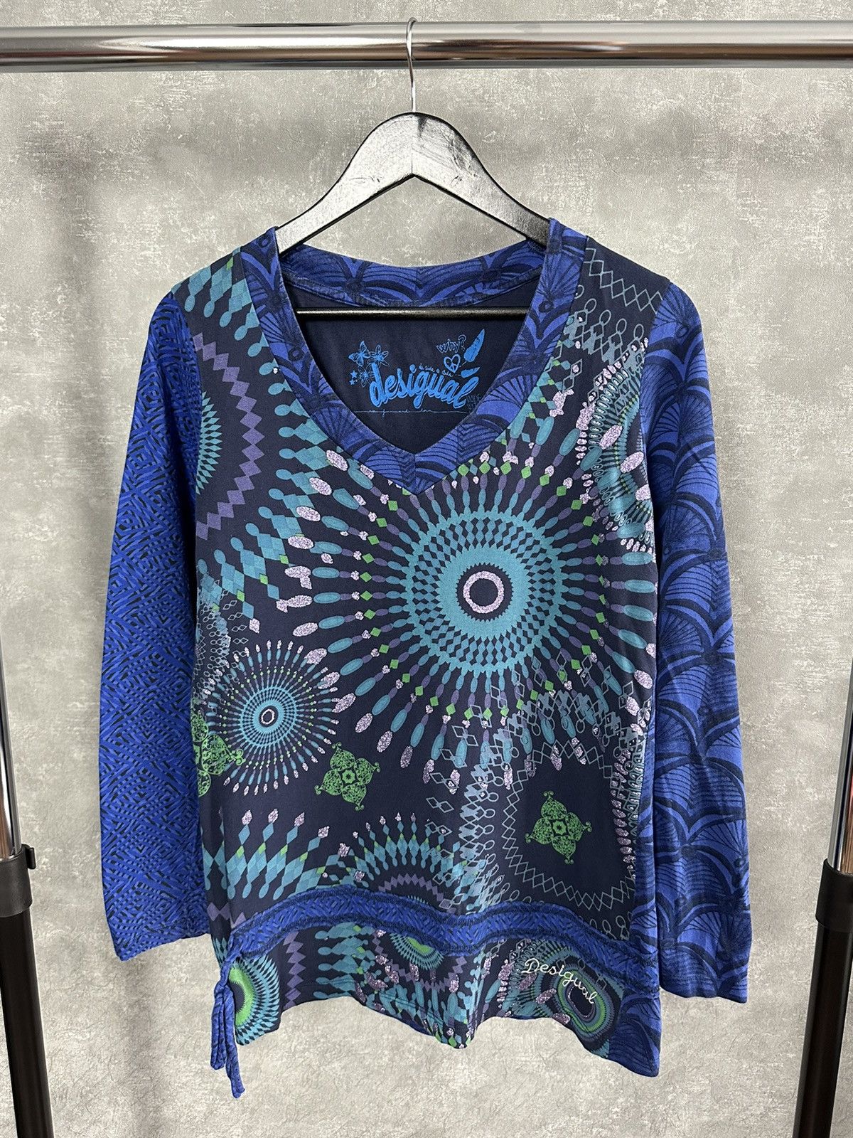 Desigual × Vintage Desigual Blue Printed Cotton V-neck Sweater Size M / US 6-8 / IT 42-44 - 1 Thumbnail
