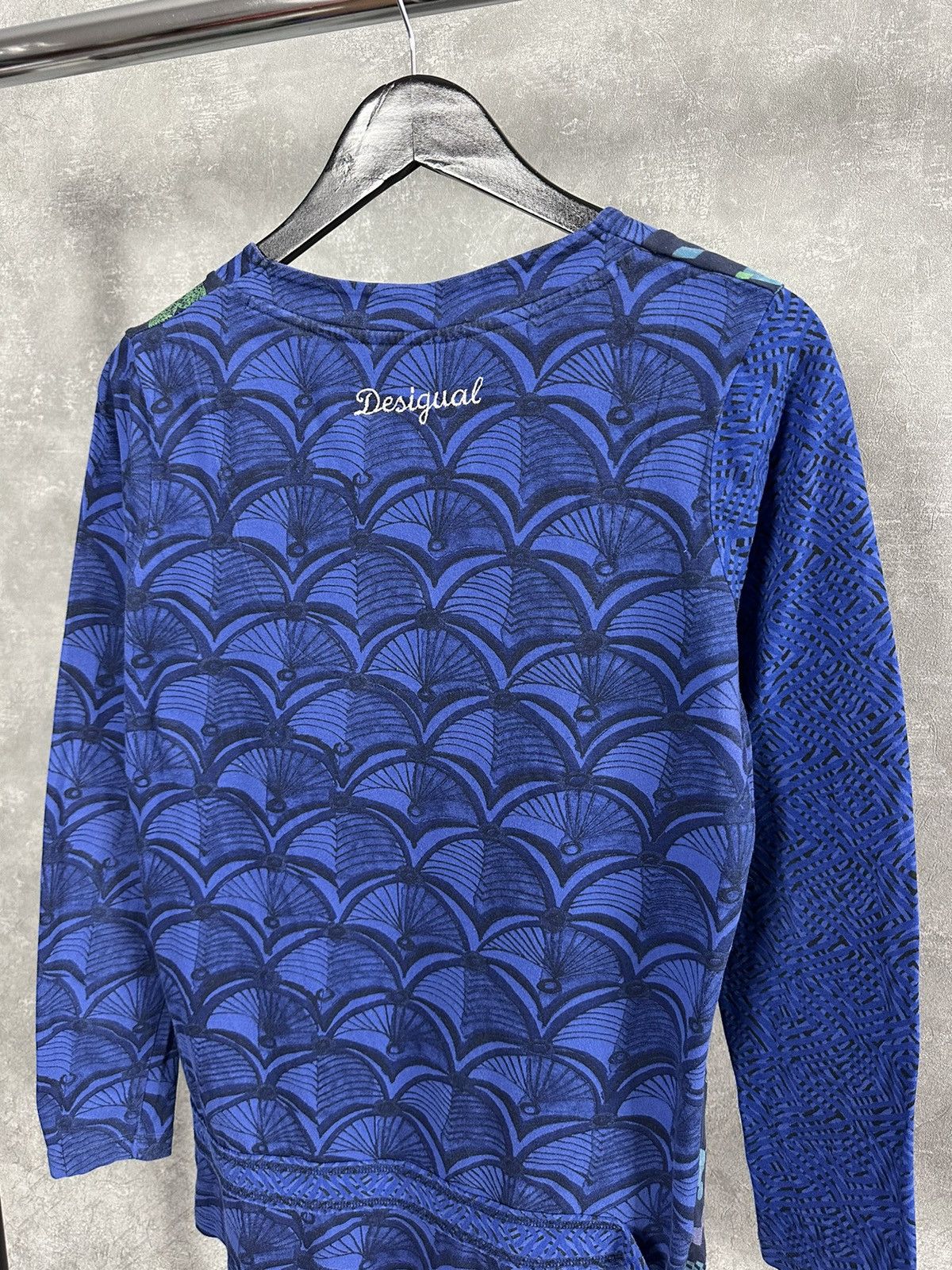 Desigual × Vintage Desigual Blue Printed Cotton V-neck Sweater Size M / US 6-8 / IT 42-44 - 7 Thumbnail