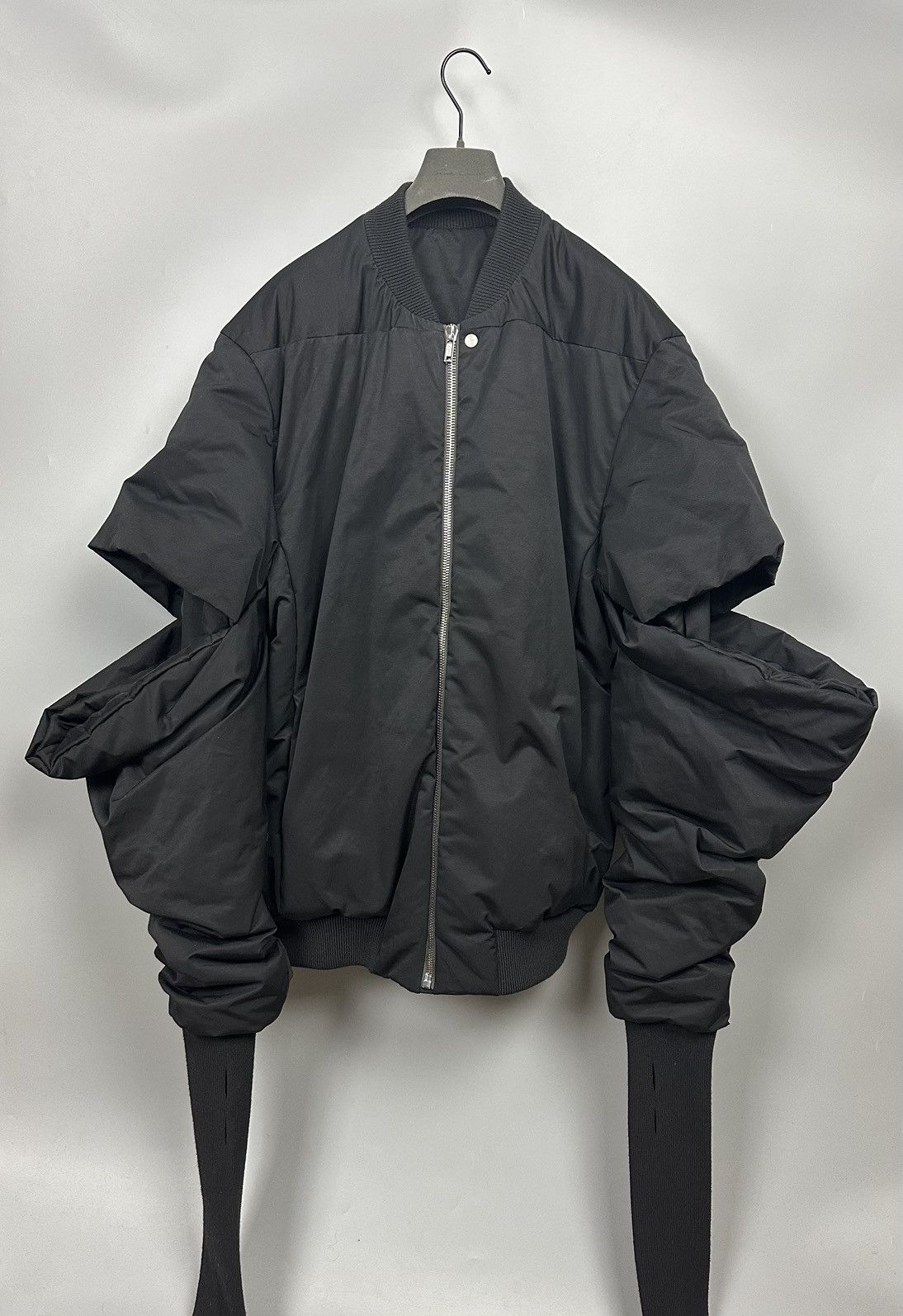 ポンRick Owens 22FW GAUNTLET BOMBER Rick Owens FW22 'STROBE' Padded Gauntlet Bomber | Grailed