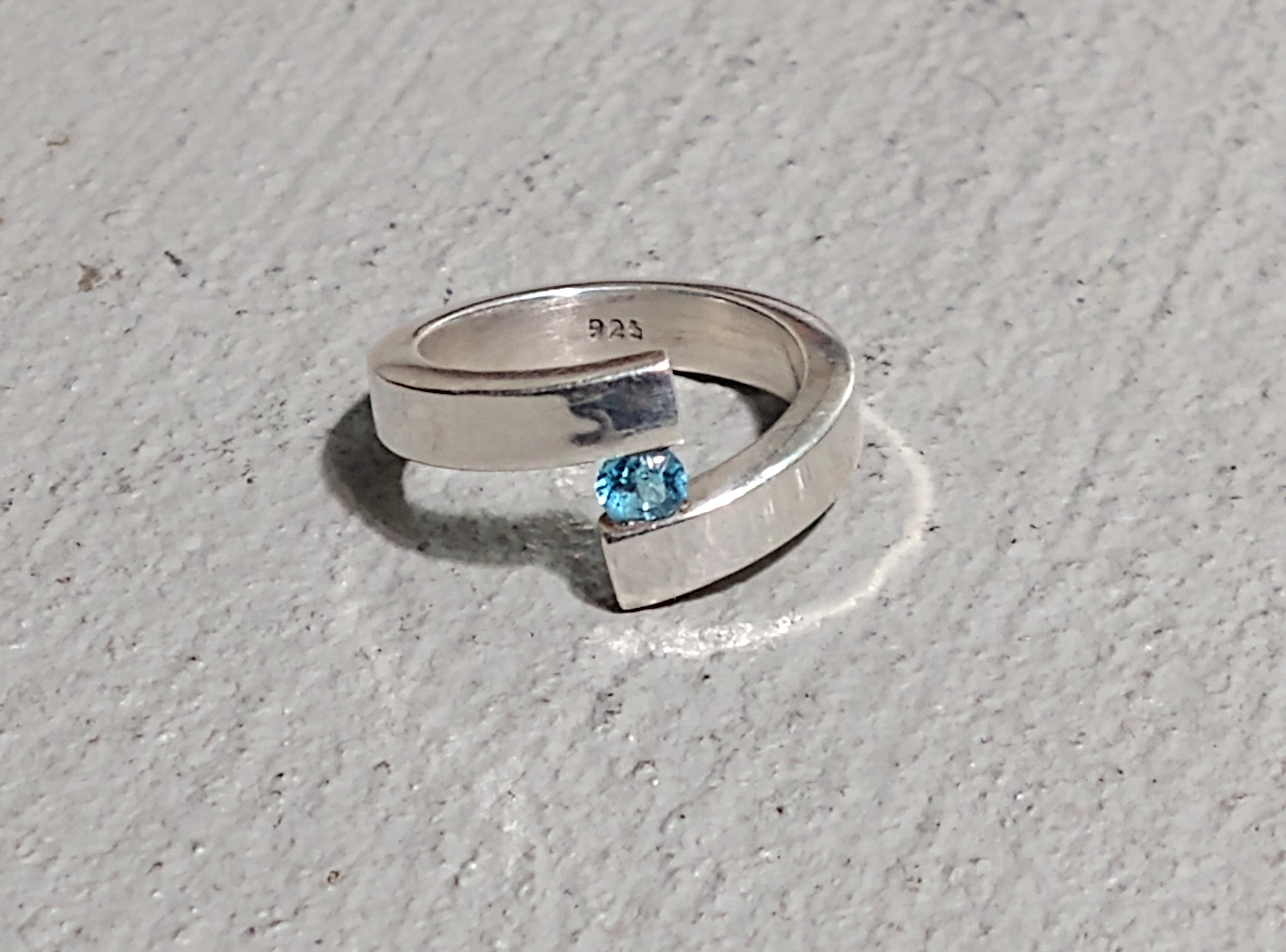 Jewelry Sterling Silver Ring Size 7 Blue Stone Modern Minimalist Size ONE SIZE - 1 Thumbnail