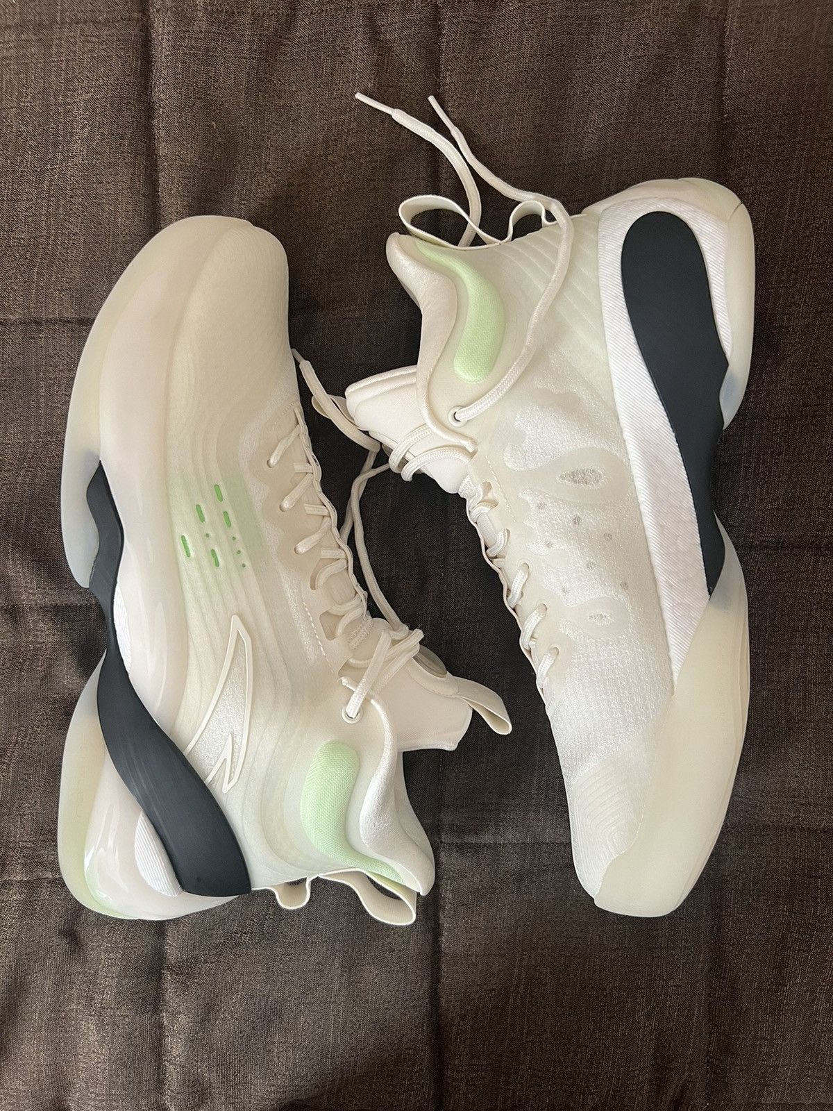 Other Anta KT7 Translucent Glow Size US 12.5 / EU 45-46 - 2 Thumbnail