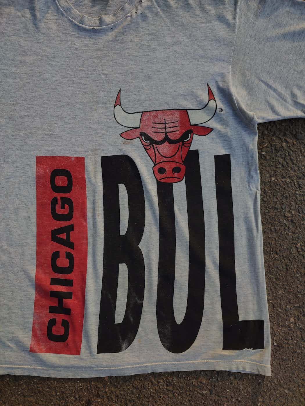 NBA Vintage Chicago Bulls Nba Trashed T-shirt Size US XL / EU 56 / 4 - 4 Thumbnail