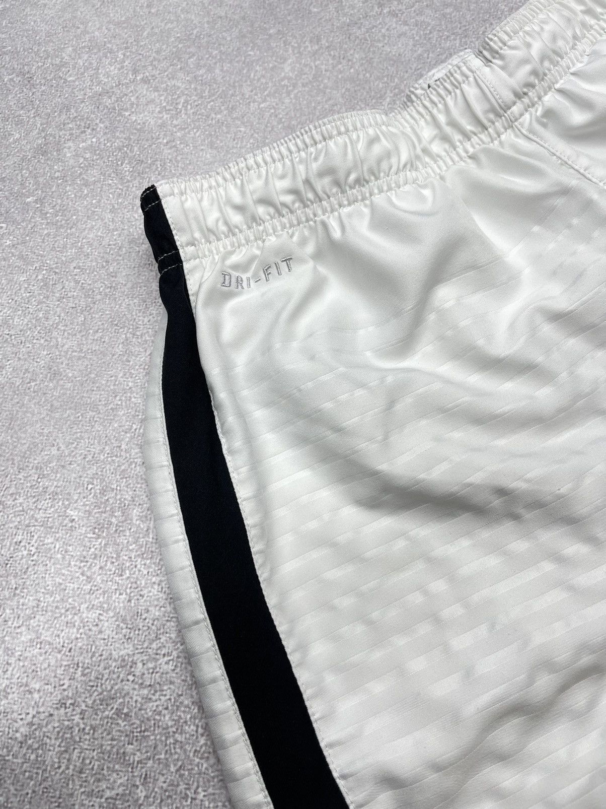 Nike Mens Nike Dri Fit Shorts White Y2K Drill Size L Size US 34 / EU 50 - 5 Thumbnail