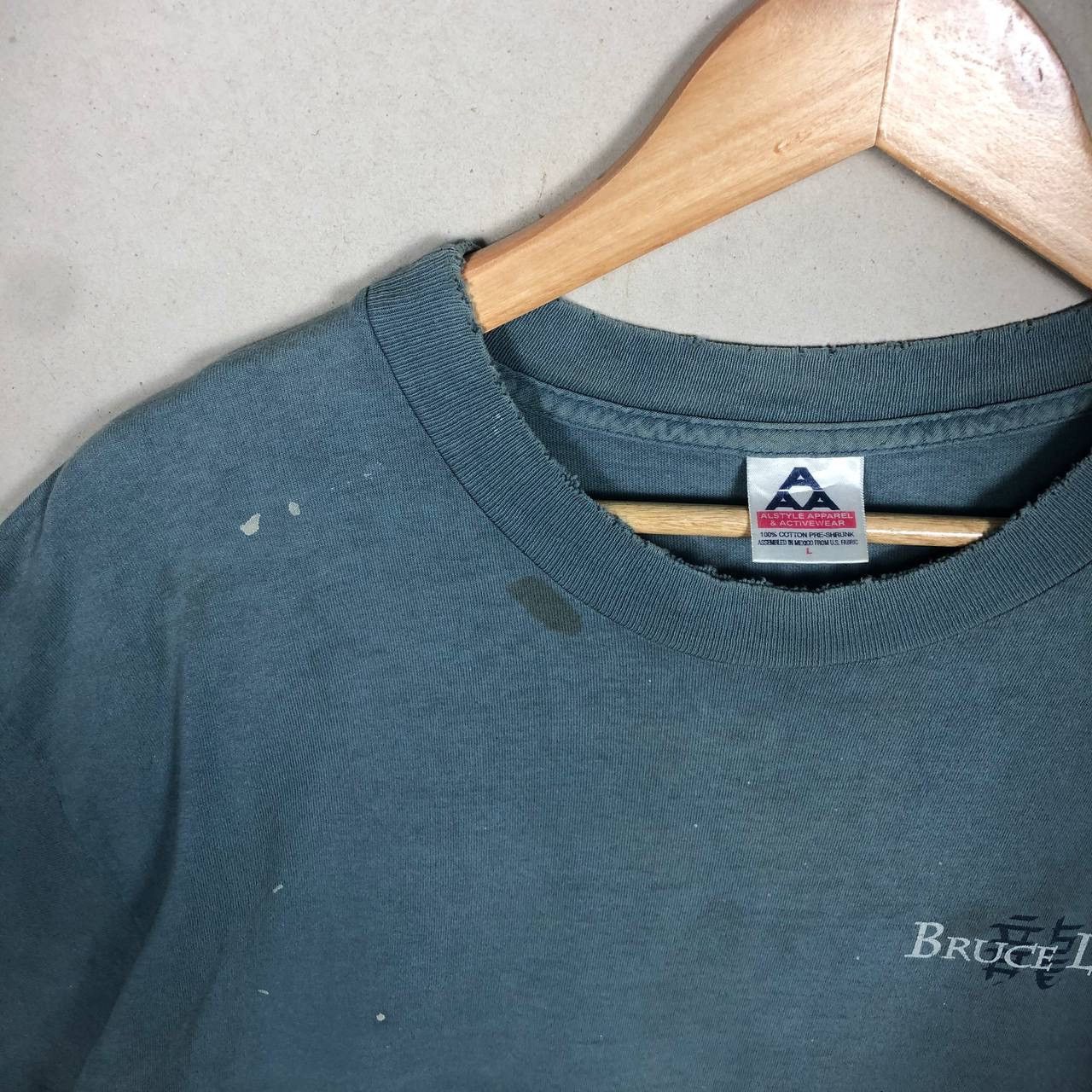 Other Crazy Vintage 90s Bruce Lee Dragon’s Roar Destroyed Tshirt Size US L / EU 52-54 / 3 - 12 Thumbnail