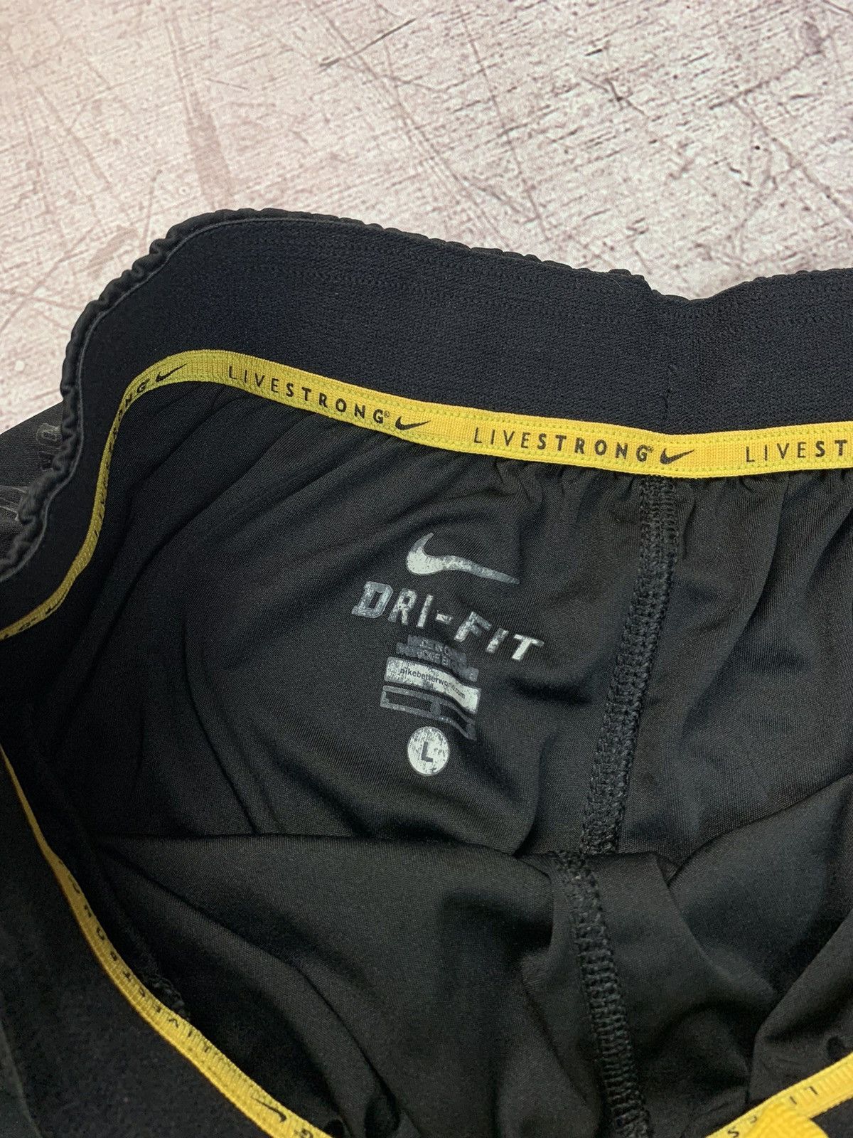 Nike Nike Y2K Livestrong Mens Shorts Size US 34 / EU 50 - 4 Thumbnail