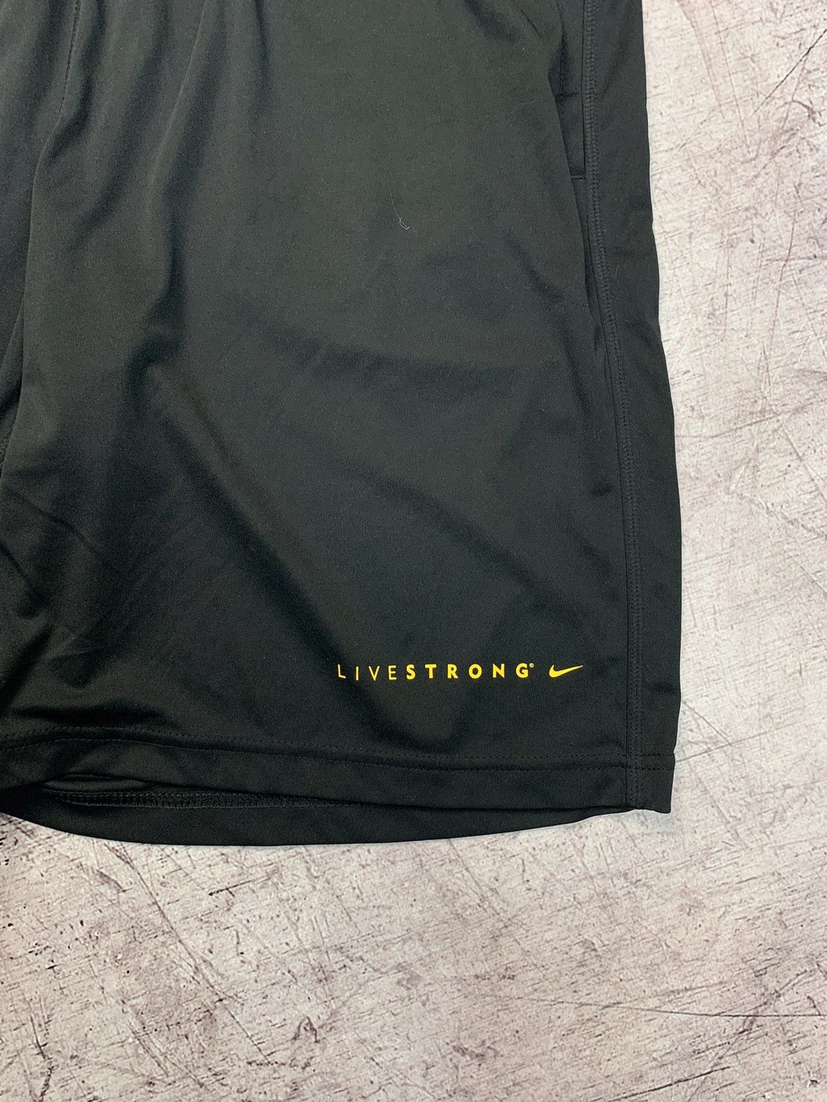 Nike Nike Y2K Livestrong Mens Shorts Size US 34 / EU 50 - 3 Thumbnail