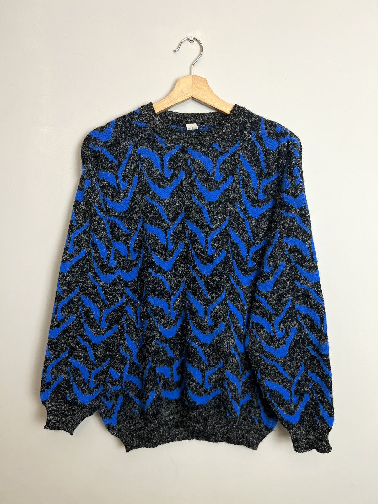 Vintage Vintage 90s Italy Fullprint SBE GEAR Sweater Knit Streetwear Size US L / EU 52-54 / 3 - 1 Thumbnail