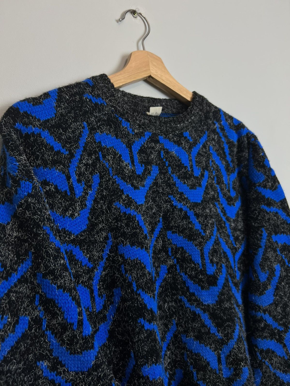 Vintage Vintage 90s Italy Fullprint SBE GEAR Sweater Knit Streetwear Size US L / EU 52-54 / 3 - 3 Thumbnail