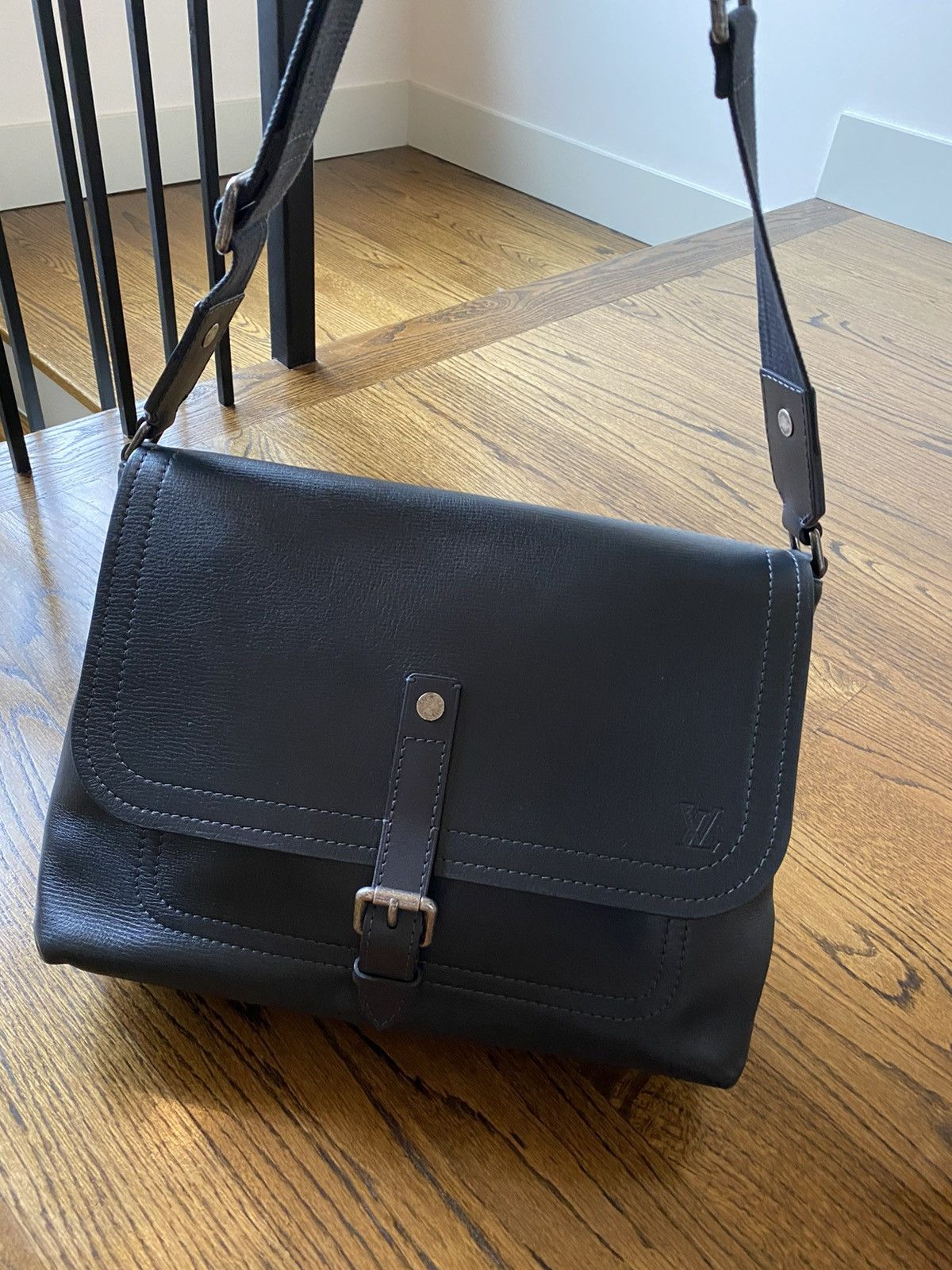 Louis Vuitton LV Utah Omaha Anthracite/Blue Messenger bag | Grailed