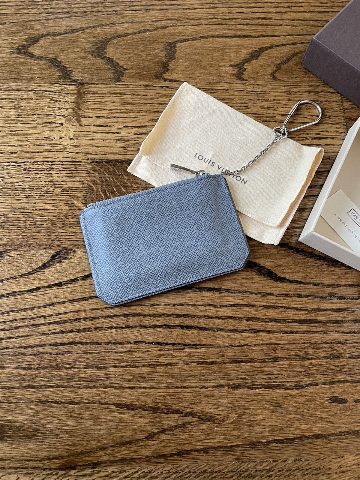 Louis Vuitton Vuitton Taiga Glacier Cles / key holder coin & card pouch Size ONE SIZE - 2 Thumbnail