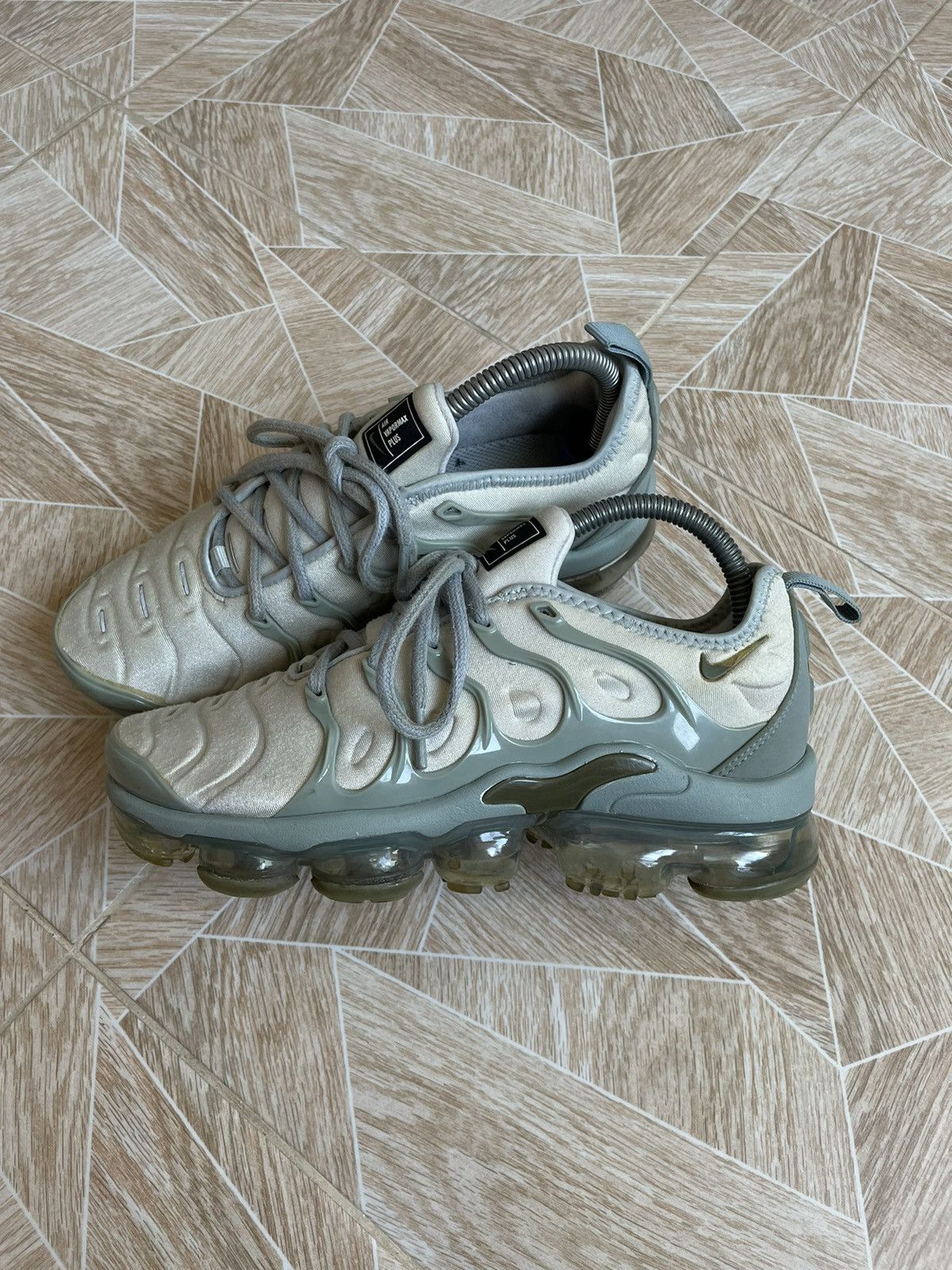 Vapormax plus outlet light silver