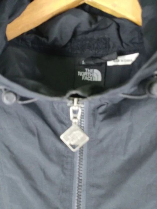 The North Face Vintage The North Face Black Hoodie Light Jacket Size US L / EU 52-54 / 3 - 3 Thumbnail