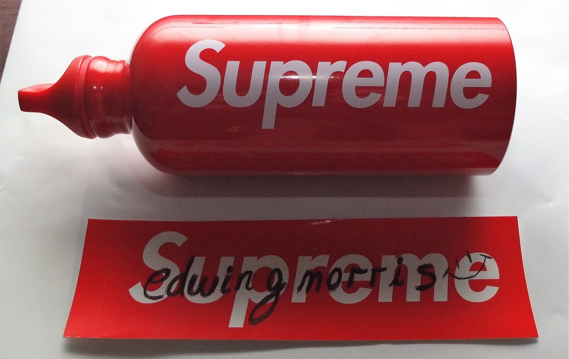 Supreme Supreme / SIGG Traveller 0.6L Water Bottle | Grailed