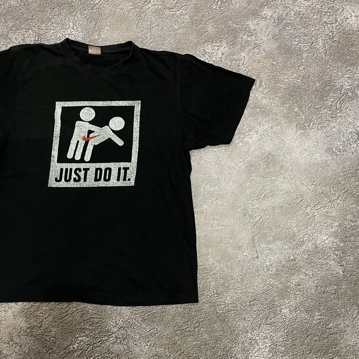 Vintage Vintage Y2K Graphic Tee Nike Logo Skate Streetwear Baggy M Size US M / EU 48-50 / 2 - 2 Thumbnail