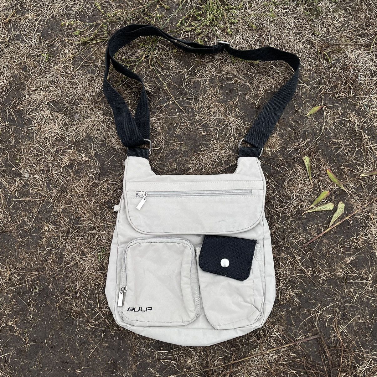 Vintage Vintage Y2K Cream Crossbody Bag Multiple Pockets Streetwear Size ONE SIZE - 2 Thumbnail