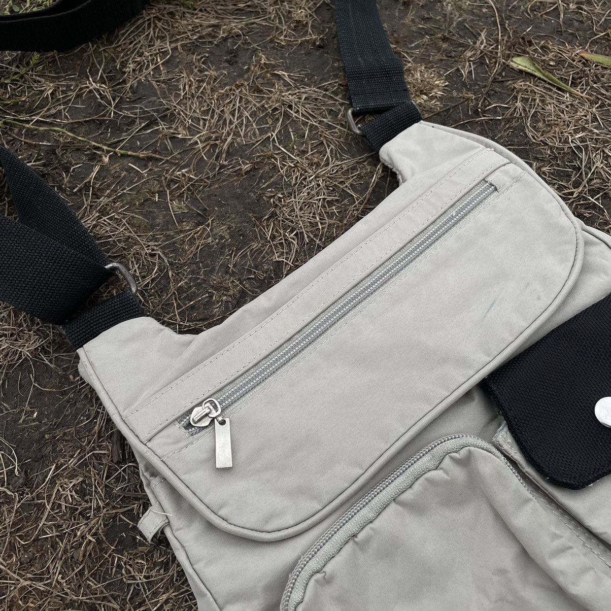 Vintage Vintage Y2K Cream Crossbody Bag Multiple Pockets Streetwear Size ONE SIZE - 4 Thumbnail