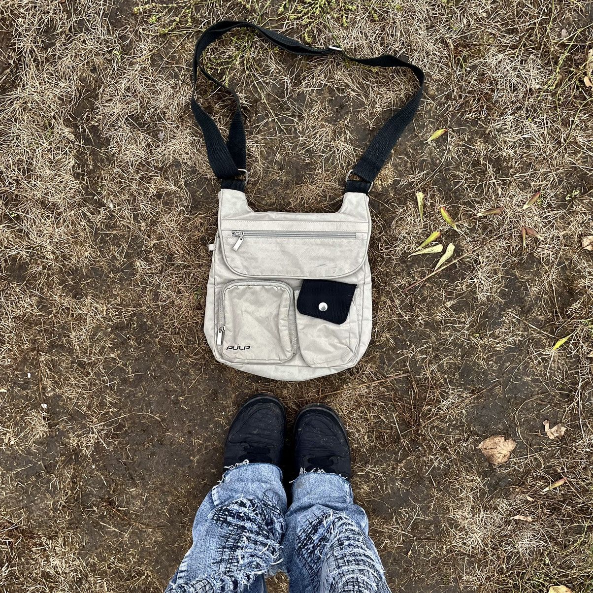 Vintage Vintage Y2K Cream Crossbody Bag Multiple Pockets Streetwear Size ONE SIZE - 1 Thumbnail