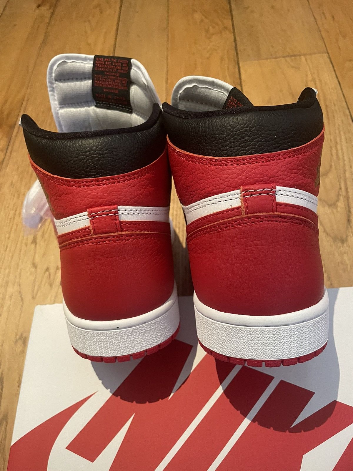 Jordan Brand × Nike Jordan 1 High Heritage Red 2022 Size US 9.5 / EU 42-43 - 9 Thumbnail