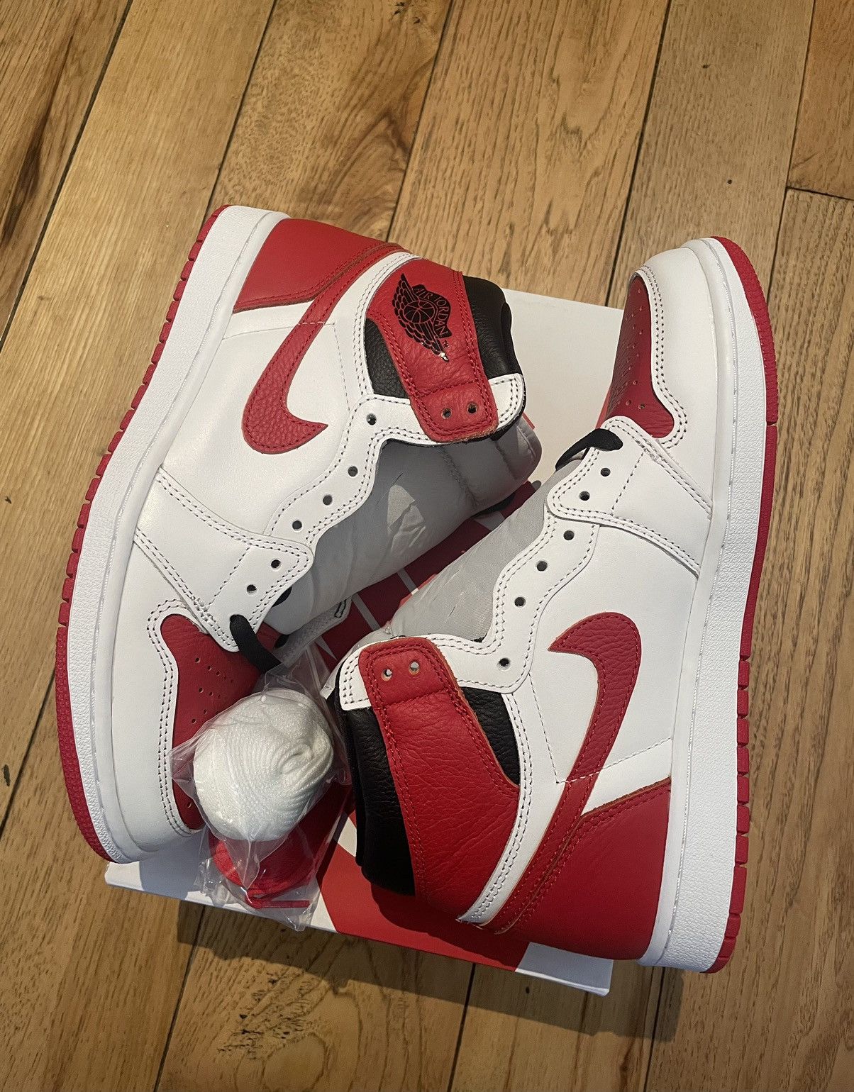 Jordan Brand × Nike Jordan 1 High Heritage Red 2022 Size US 9.5 / EU 42-43 - 1 Thumbnail