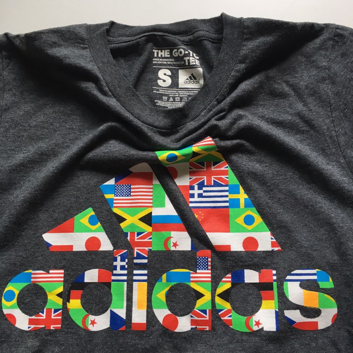 Adidas Vintage Adidas multi nations flags t shirt grey size M Size US S / EU 44-46 / 1 - 2 Thumbnail