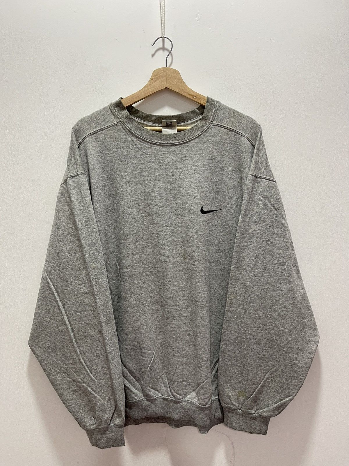 DISTRESSED NIKE SWOOSH 90s EMBROIDERY VINTAGE BAGGY STYLE