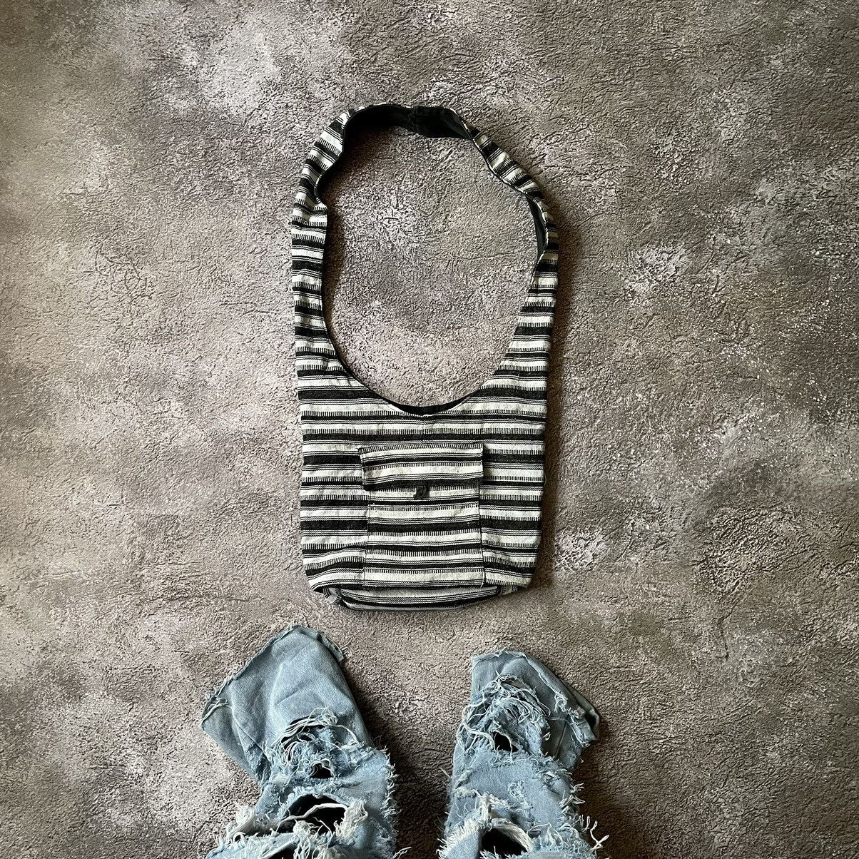 Vintage Vintage Y2K Japanese Zebra Stripe Knit Sweater Oversized OS Size ONE SIZE - 3 Thumbnail