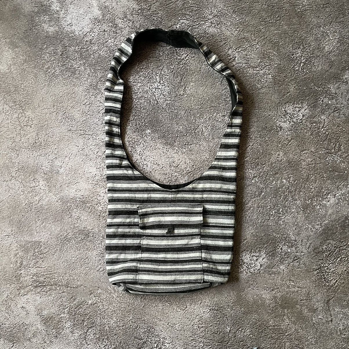Vintage Vintage Y2K Japanese Zebra Stripe Knit Sweater Oversized OS Size ONE SIZE - 2 Thumbnail