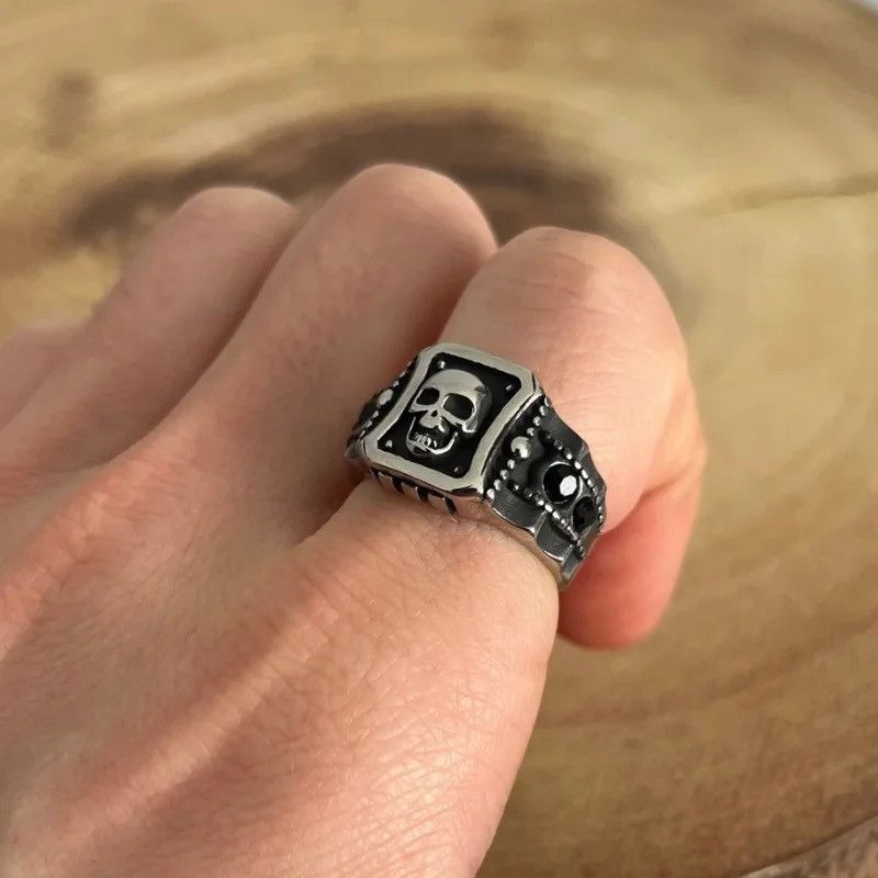 Jewelry Unique Black Stone Skull Rings Size ONE SIZE - 2 Thumbnail