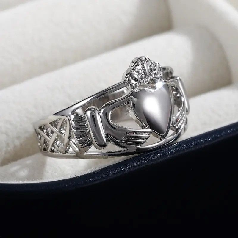 Jewelry Love Heart Hand Rings Size ONE SIZE - 1 Thumbnail