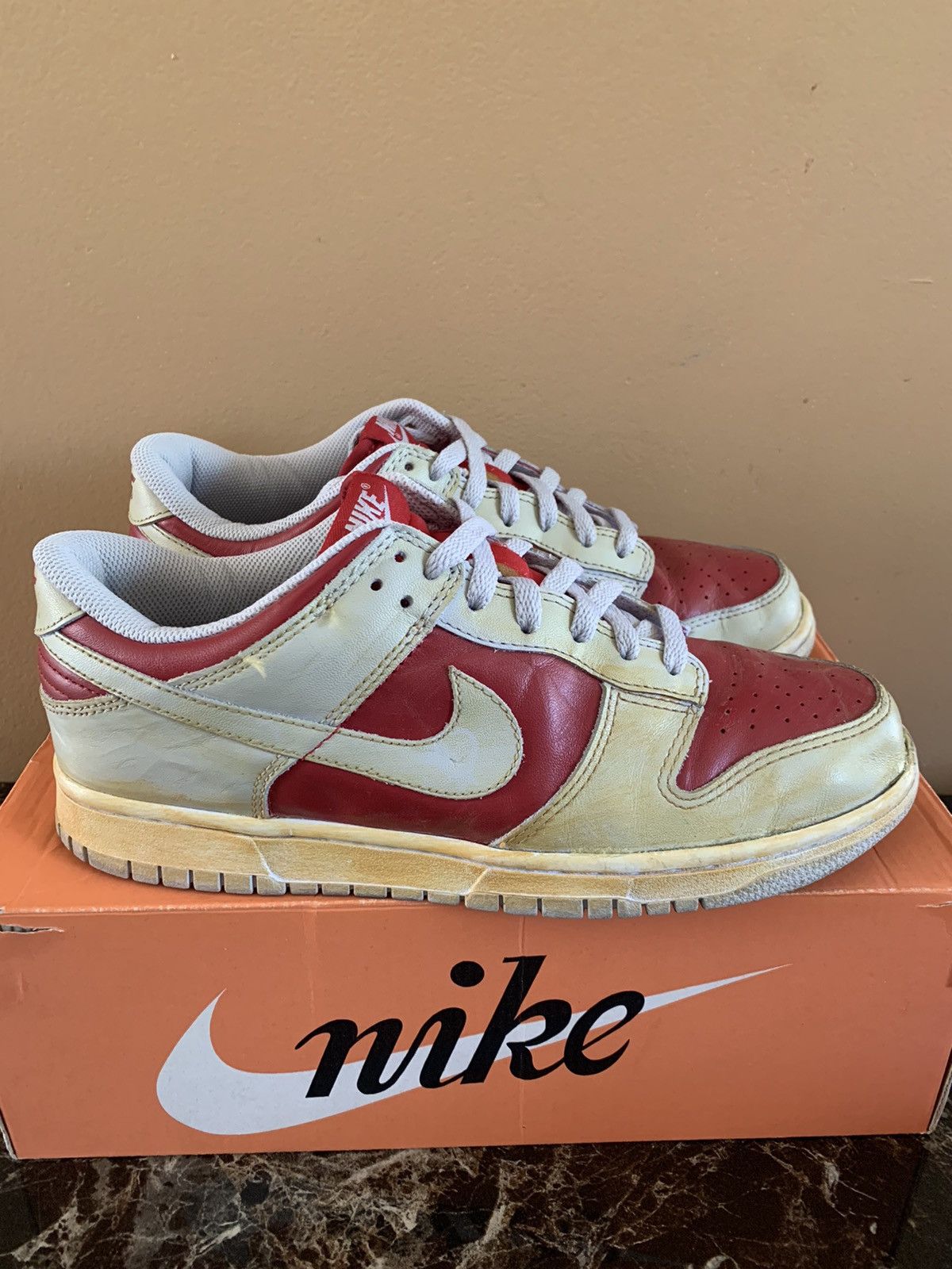 Nike Nike Dunk Low VNTG 2010 Reverse Ultra Man Varsity Red Size US 9.5 / EU 42-43 - 2 Thumbnail