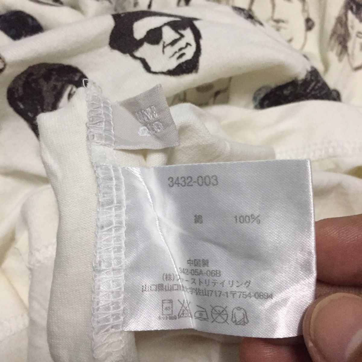 Uniqlo Mirror Printed People I Saw on 4th November Tshirt Size US M / EU 48-50 / 2 - 16 Thumbnail