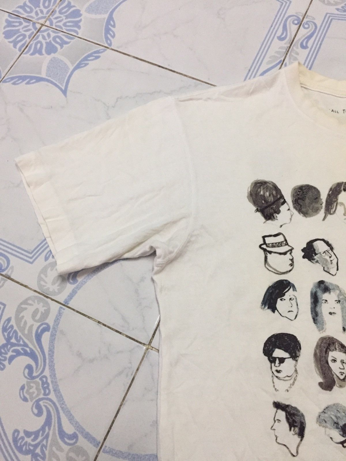 Uniqlo Mirror Printed People I Saw on 4th November Tshirt Size US M / EU 48-50 / 2 - 4 Thumbnail
