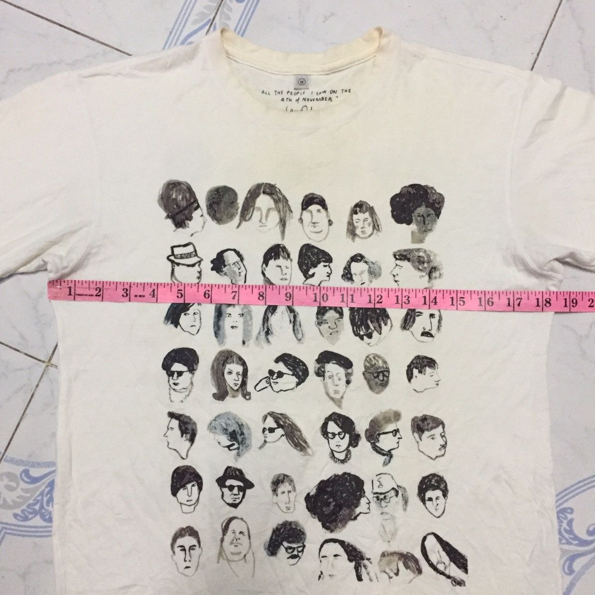 Uniqlo Mirror Printed People I Saw on 4th November Tshirt Size US M / EU 48-50 / 2 - 18 Thumbnail