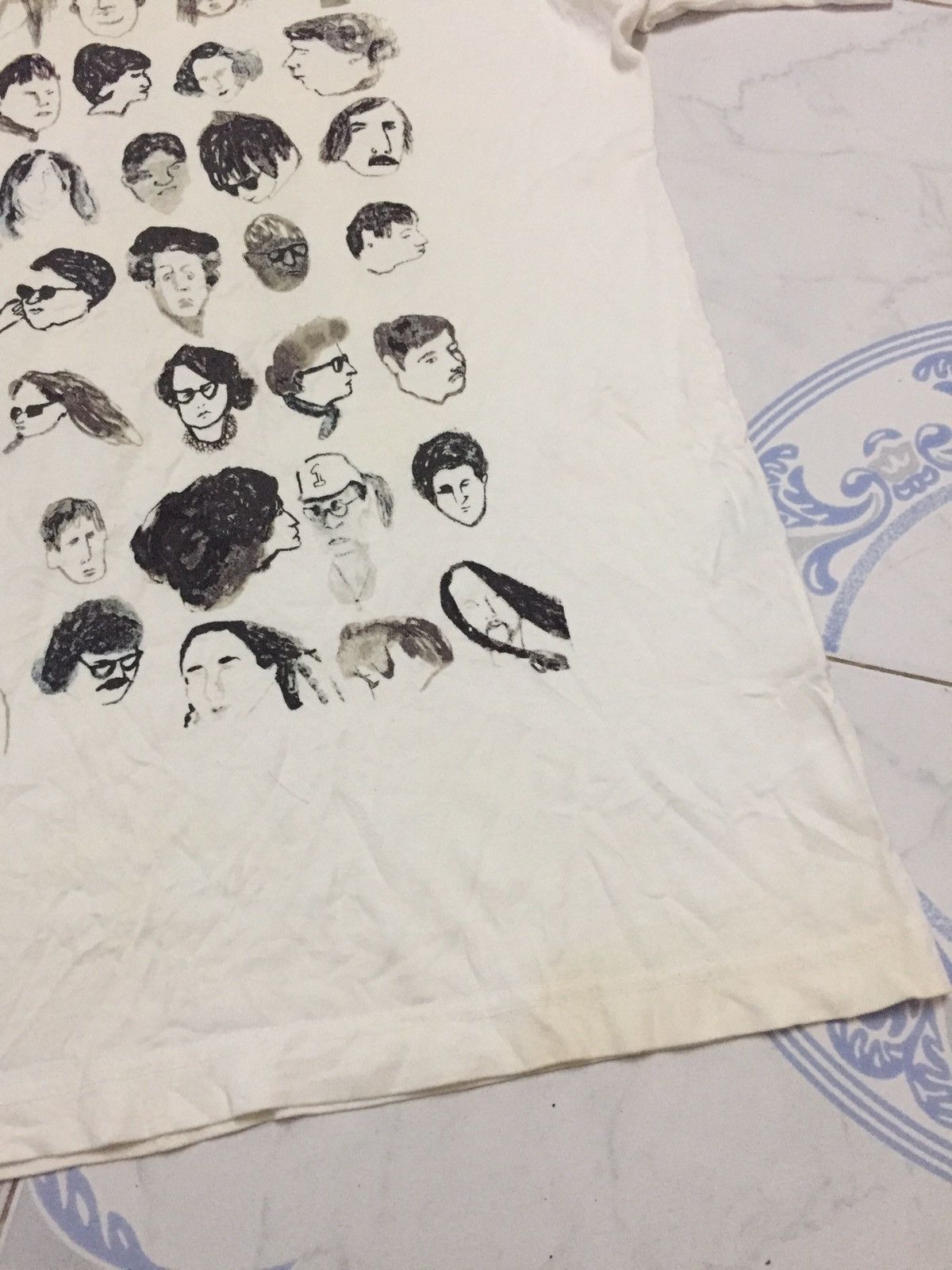 Uniqlo Mirror Printed People I Saw on 4th November Tshirt Size US M / EU 48-50 / 2 - 3 Thumbnail