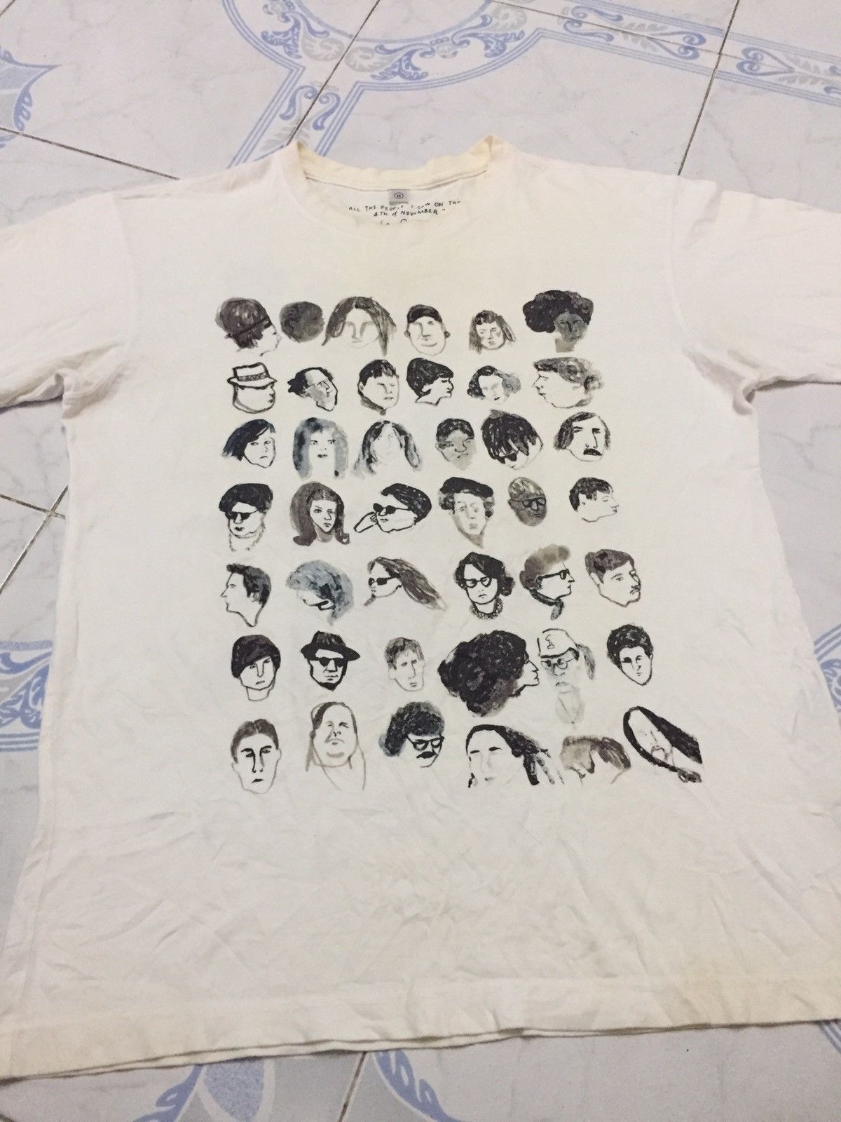 Uniqlo Mirror Printed People I Saw on 4th November Tshirt Size US M / EU 48-50 / 2 - 8 Thumbnail