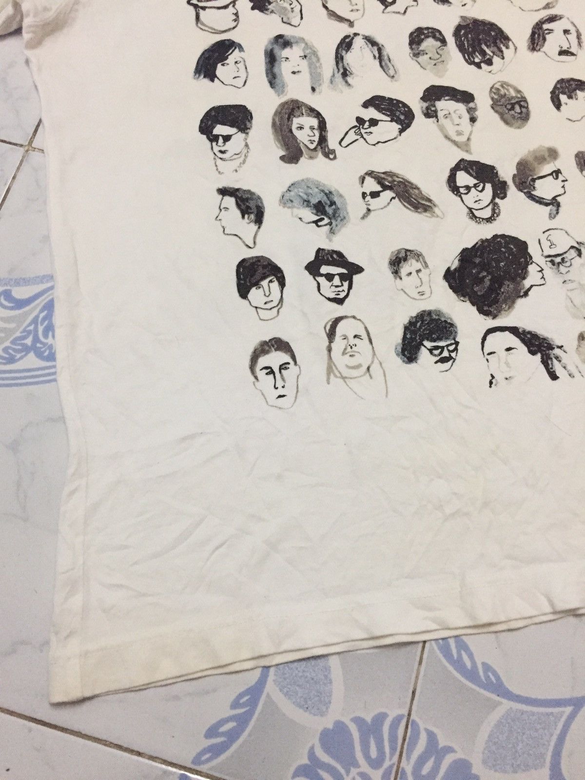 Uniqlo Mirror Printed People I Saw on 4th November Tshirt Size US M / EU 48-50 / 2 - 2 Thumbnail