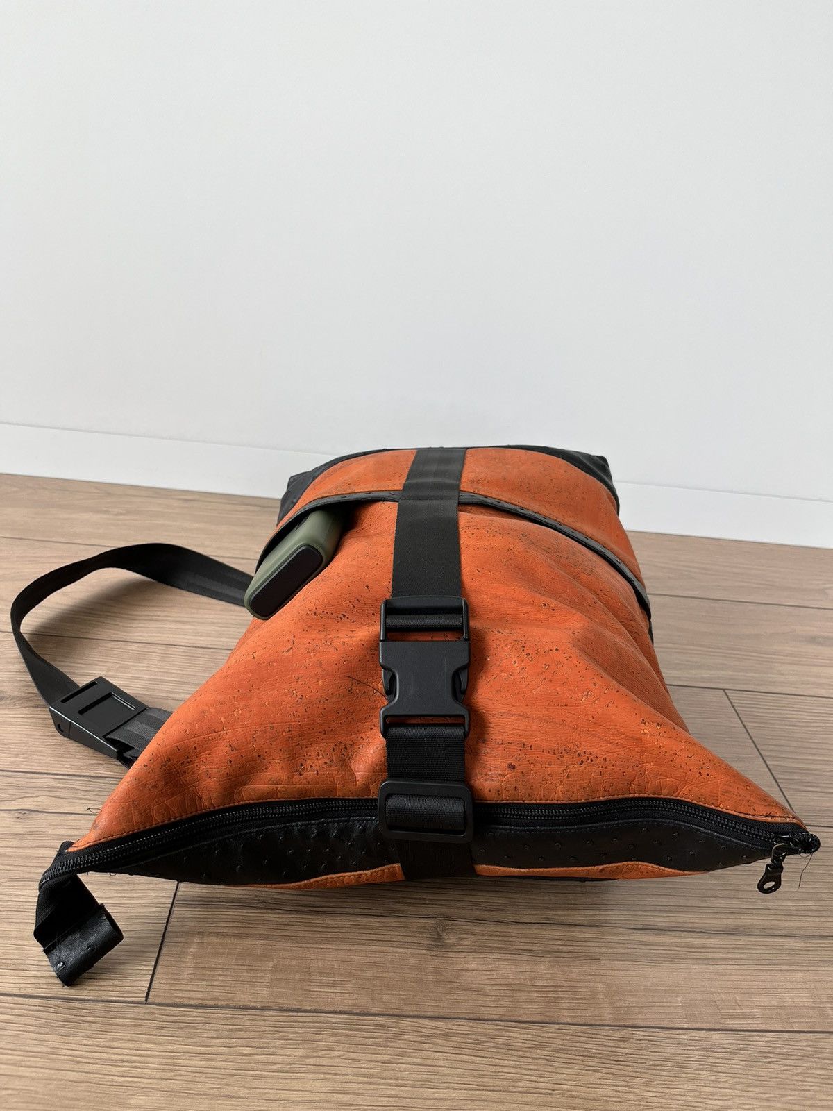 The Recycled Planet Avant Garde "Ostrich Leather" TwoWay y2k gorpcore Bag Orange Size ONE SIZE - 14 Thumbnail