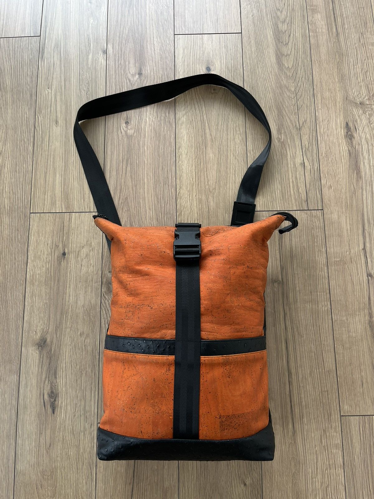 The Recycled Planet Avant Garde "Ostrich Leather" TwoWay y2k gorpcore Bag Orange Size ONE SIZE - 5 Thumbnail