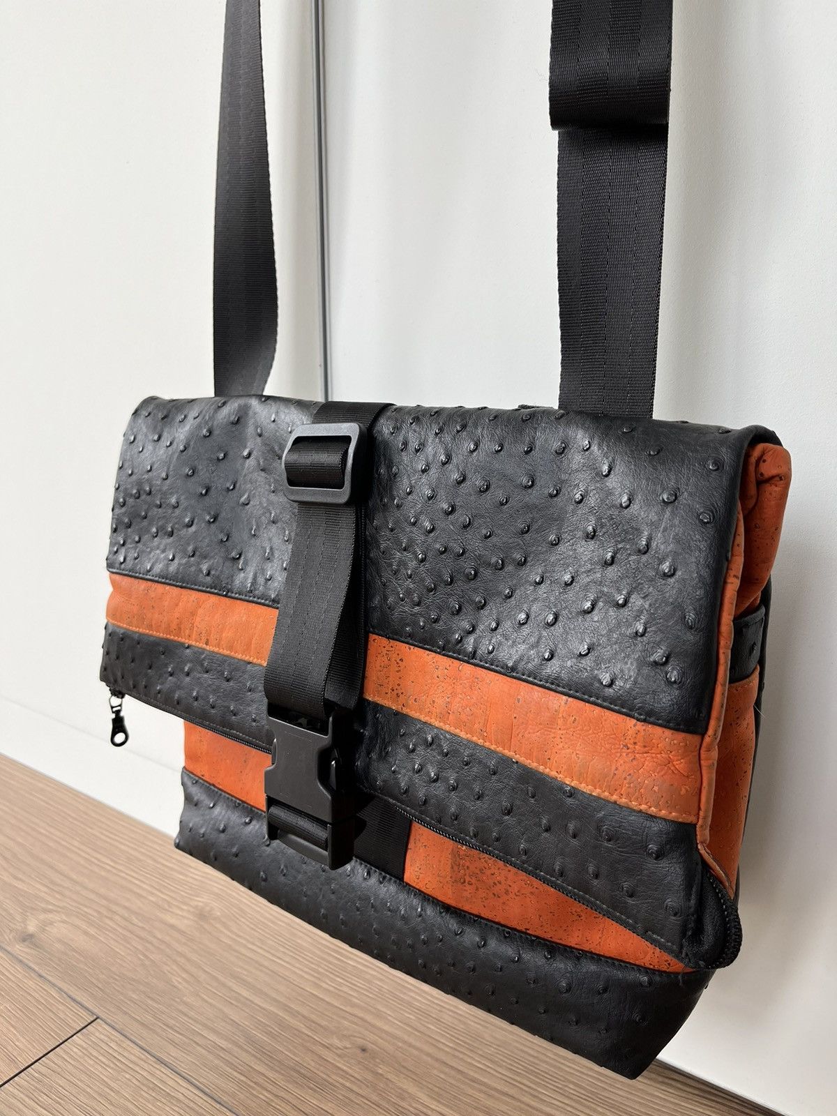 The Recycled Planet Avant Garde "Ostrich Leather" TwoWay y2k gorpcore Bag Orange Size ONE SIZE - 22 Thumbnail