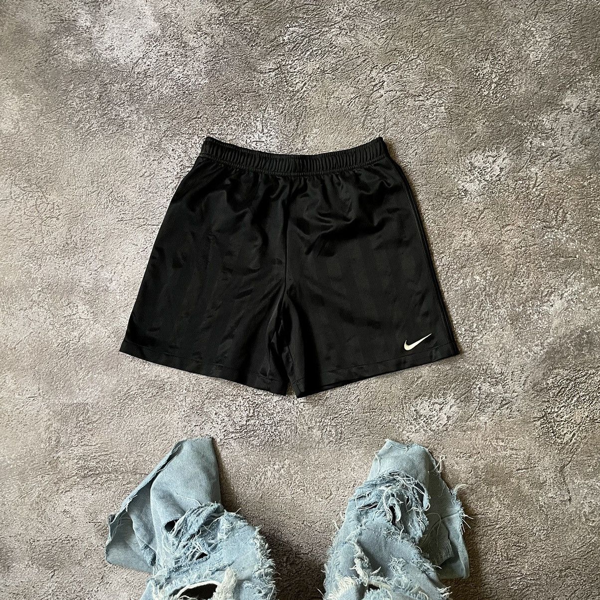 Nike Vintage Y2K Nike Short Logo Sportwear Casual Buymypiece 90s Size US 29 - 1 Thumbnail