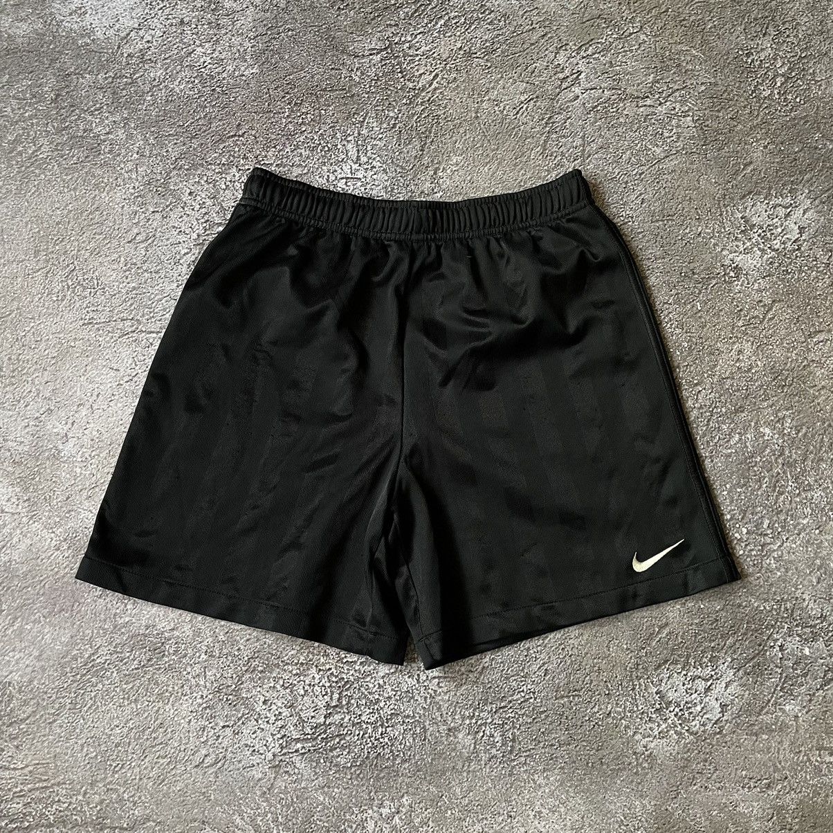 Nike Vintage Y2K Nike Short Logo Sportwear Casual Buymypiece 90s Size US 29 - 2 Thumbnail