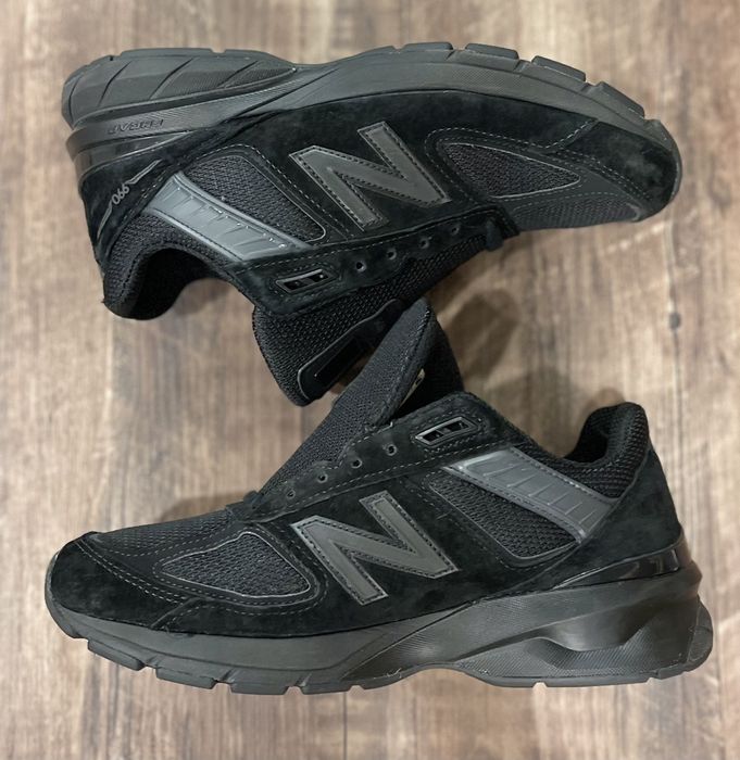 new balance 990v4 triple black