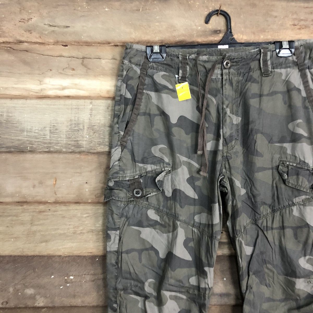 Japanese Brand × Uniqlo Uniqlo Green Camo Multipocket Tactical Cargo Pants #3878 Size US 31 - 6 Thumbnail