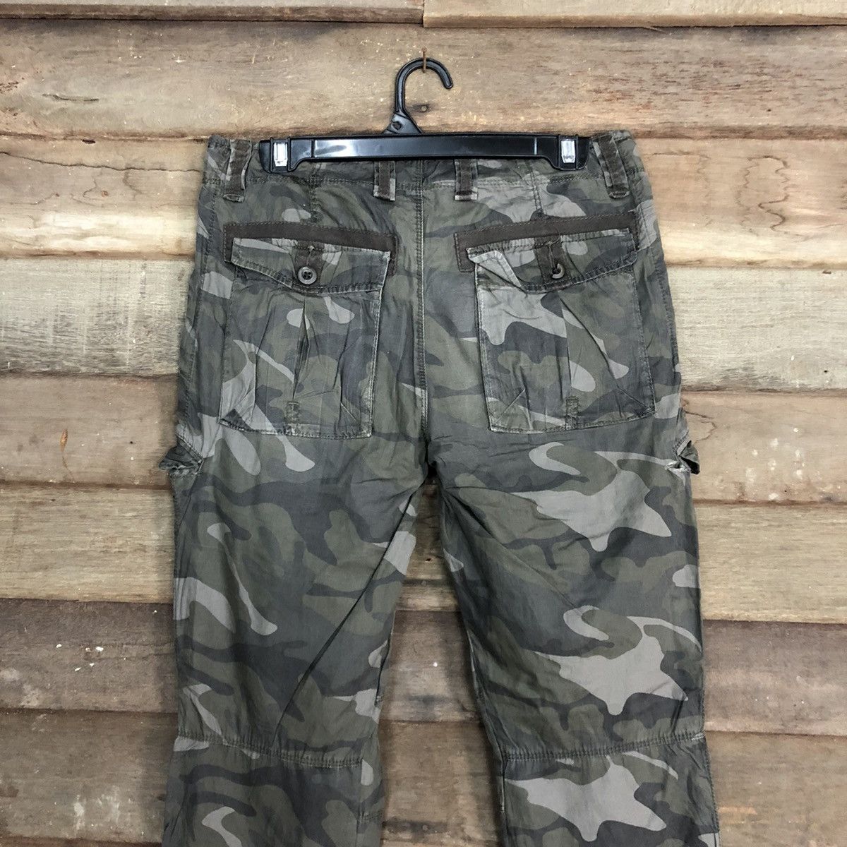 Japanese Brand × Uniqlo Uniqlo Green Camo Multipocket Tactical Cargo Pants #3878 Size US 31 - 10 Thumbnail