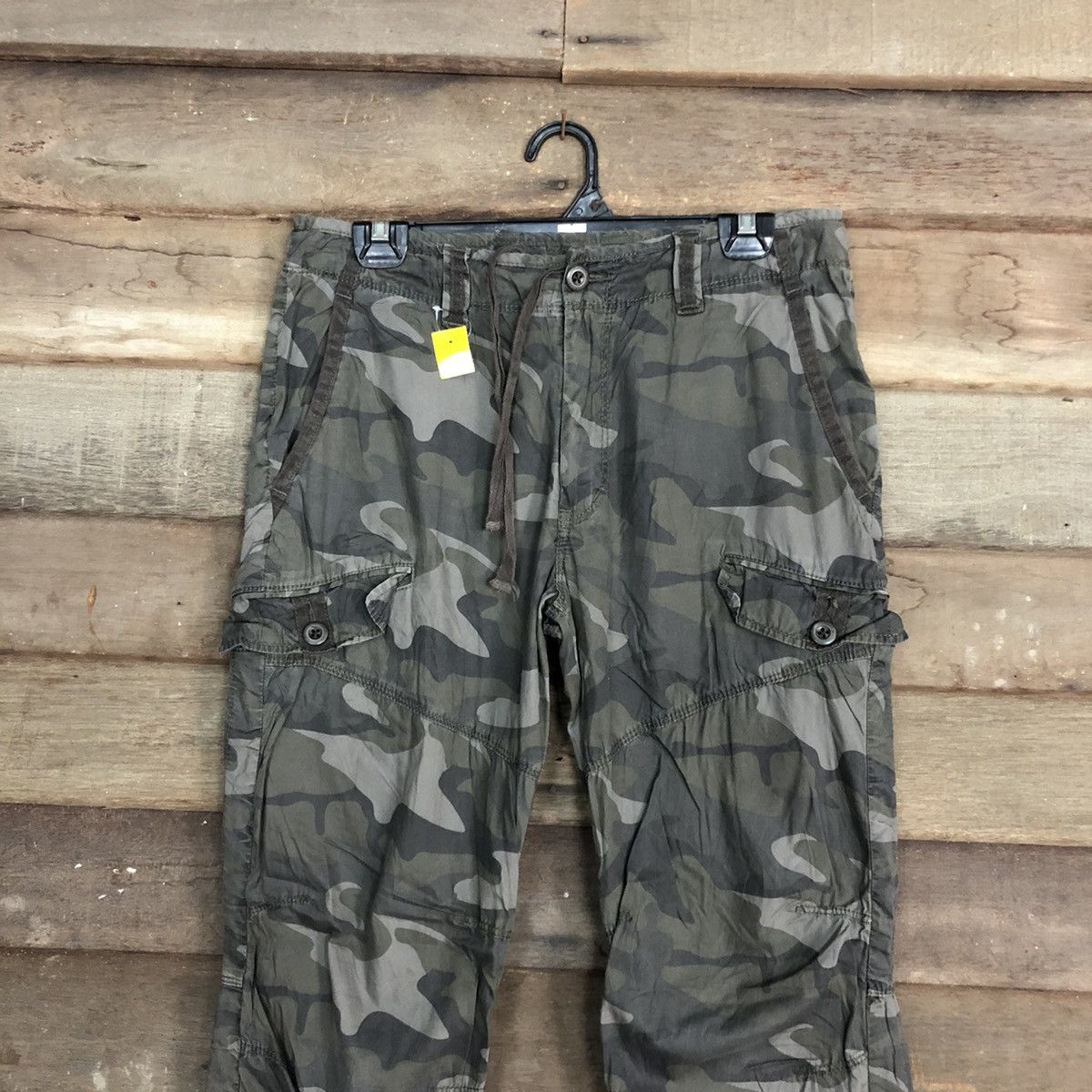 Japanese Brand × Uniqlo Uniqlo Green Camo Multipocket Tactical Cargo Pants #3878 Size US 31 - 2 Thumbnail