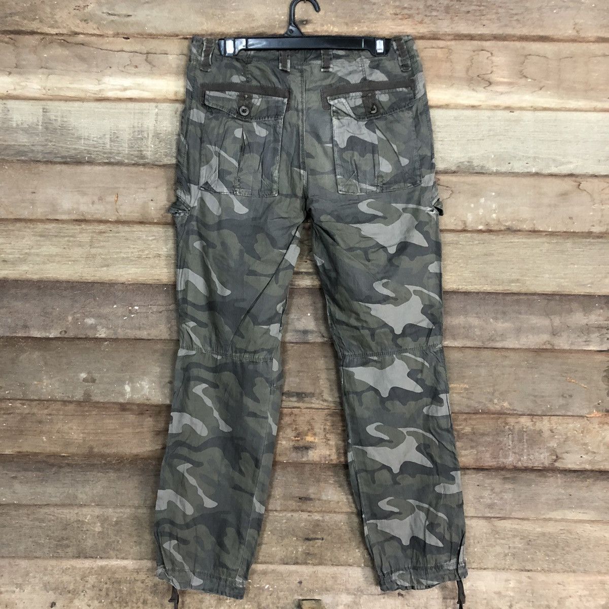 Japanese Brand × Uniqlo Uniqlo Green Camo Multipocket Tactical Cargo Pants #3878 Size US 31 - 9 Thumbnail